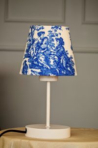 Vintage Beyaz Ayak Toile De Jouy Masa Lambası Abajur Kablolu Arapuarlı Mavi Başlık